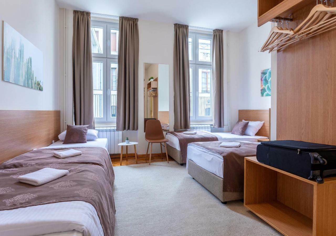 Booking En Suite Белград Екстериор снимка
