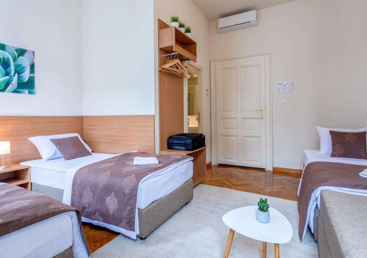 Booking En Suite Белград Екстериор снимка
